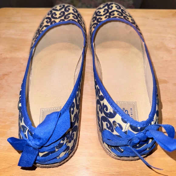 Royal Bloom and tan colored slip on ballerina woman’s UGGs - Picture 6 of 12